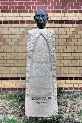 Berlin Mitte Dorotheenst?dtischer Friedhof an derChausseestra?e Grab von Egon Bahr Politiker Doro-stock-foto