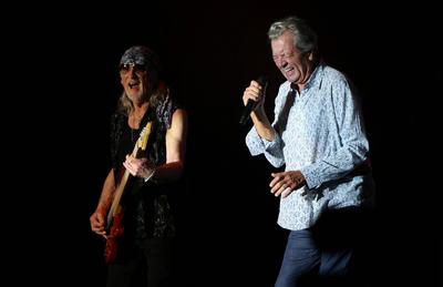 Ian Gillan (rechts), S?nger von Deep Purple, beim Auftritt von Deep Purple am Summerside Festival in Grenchen am 20. Jun-stock-foto
