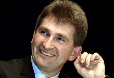 Bildnummer: 50970206  Datum: 27.11.2004  Copyright: imago/Rainer UnkelAndreas Pinkwart (GER/FDP-Landesvorsitzender NRW) lachend anl?sslich des Au?erordentlichen Landesparteitages der FDP Nordrhein Westfalen in Krefeld, Personen , optimistisch , Freude; 2004, Krefeld, Au?erordentlicher Landesparteitag, au?erordentliche, Landesparteitage, Parteitag, Parteitage, Politiker, Nordrhein Westfalen, NRW; , quer, Kbdig, Portr?t, Parteien, Politik, Deutschland, Randbild, People-stock-foto