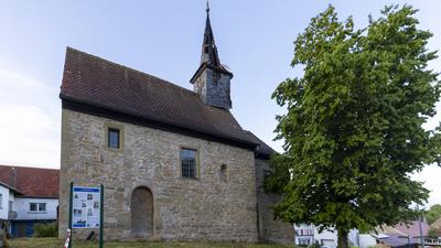 Blitzeinschlag in Nikolauskapelle - Kirchturm einsturzgef?hrdet-stock-foto