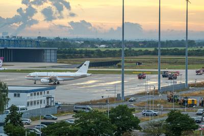 Sicherheitslandung Regierungsflieger-stock-foto