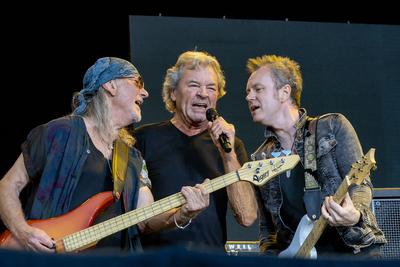 Bassist Roger Glover, S?nger Ian Gillan, Gitarrist Simon McBride (vlnr) mit der britischen Rockband Deep Purple beim Li-stock-foto