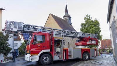 Blitzeinschlag in Nikolauskapelle - Kirchturm einsturzgef?hrdet-stock-foto
