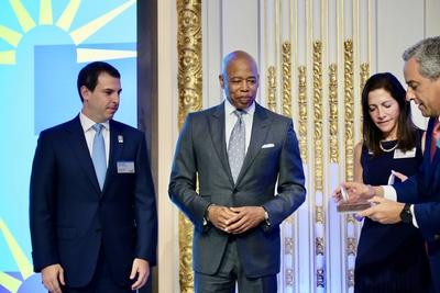 Nyc mayor adams rings nyse opening bell with fifa ny/nj host committee.-stock-foto