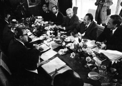 Beratungen BRD-DDR in Bonn 1972 DEU, Deutschland, Bonn: Zu Beratungen ueber innerdeutsche Vertraege trafen sich am 6.4.-stock-foto