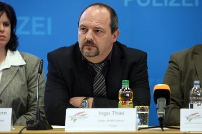 Bildnummer: 54877208  Datum: 28.01.2011  Copyright: imago/Reichwein28.01.2011, M?nchengladbach, Pressekonferenz der Polizei M?nchengladbach zum Fall Mirco. Ingo Thiel (Leiter SOKO Mirco) Gesellschaft GER Kriminalit?t Verbrechen Kind vermisst Sexualverbrechen People Portr?t kbdig xub 2011 quer Bildnummer 54877208 Date 28 01 2011 Copyright Imago Reichwein 28 01 2011 Moenchengladbach Press conference the Police Moenchengladbach to Case Mirco Ingo Thiel Leader SoKo Mirco Society ger Crime Crime Child missing Sexual crimes Celebrities Portrait Kbdig  2011 horizontal-stock-foto