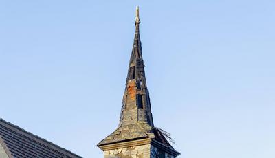 Blitzeinschlag in Nikolauskapelle - Kirchturm einsturzgef?hrdet-stock-foto