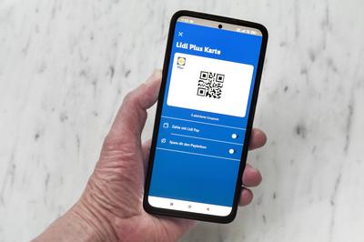 mit der Lidl Plus App exklusive Rabatte nutzen-stock-foto