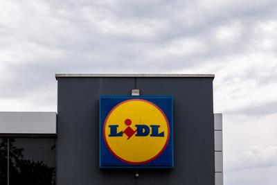 Saubere Linie ? Lidl-Logo als Symbol des Konsumalltags-stock-foto