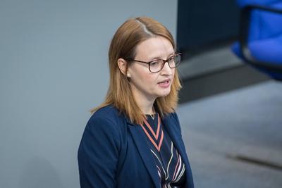 Berlin, Plenarsitzung im Bundestag Deutschland, Berlin - 18.09.2020: Im Bild ist Ronja Kemmer (cdu) w?hrend der Sitzung-stock-foto