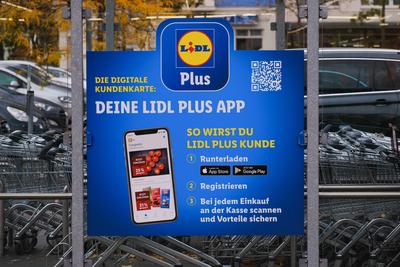 D?sseldorf 22.10.2021 Lidl Lebensmittel Discounter Supermarkt Logo Plus App D?sseldorf Nordrhein-Westfalen Deutschland-stock-foto