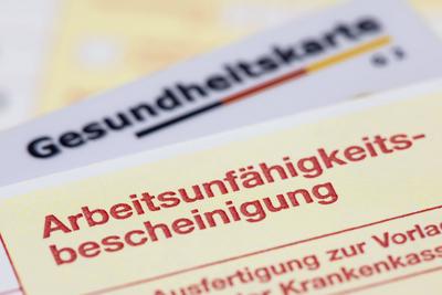 Gesundheitskarte und Arbeitsunf?higkeitsbescheinigung-stock-foto