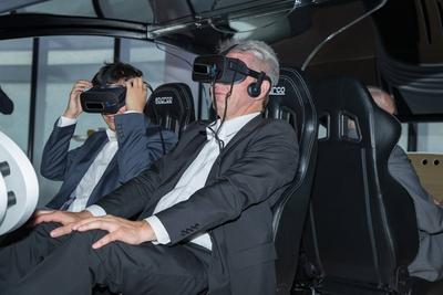 Wirtschafts und Digitalminister Prof Dr Andreas Pinkwart trifft auf seiner Sommertour 2017 zahlre-stock-foto