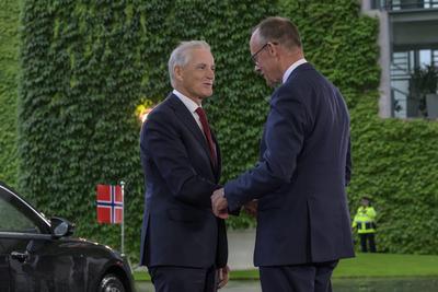 GER, Berlin, Bildtermin bei der Begrue?ung des Ministerpraesidenten des Koenigreichs Norwegen, Jonas Gahr St?re, durch Bundeskanzler Merz ohne militaerischen Ehren, 21.07.2025-stock-foto