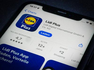 App Store - Apple - Apple App Store auf einem iPhone. Apps Charts Gratis. Lidl Plus // 28.11.2023 *** App Store Apple Ap-stock-photo
