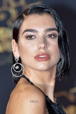 Dua Lipa CELEBRITEE 20th NRJ Music Awards Cannes 10 11 2018 NorbertScanella Panoramic PUBLICA-stock-foto