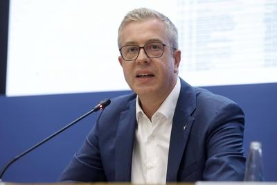 Senatspressekonferenz-stock-foto
