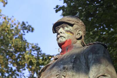 Otto von Bismarck Denkmal DEUTSCHLAND, Hamburg-Altona, Denkmal Reichskanzler Otto F?rst von Bismarck mit roter Farbattac-stock-foto