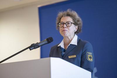 THW Tagung 2024 27092024 - Die Praesidentin des THW, Sabine Lackner bei einer Tagung im Weimar. Weimar Thueringen German-stock-foto