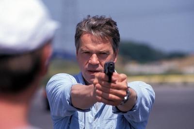 Bildnummer: 50070547  Datum: 15.09.1999  Copyright: imago/GueffroyJ?rgen Heinrich als Hauptkommissar in Wolffs Revier, Personen; 1999, Kommissar, Schauspieler, Fernsehschauspieler, TV, Dreharbeiten, Fernsehdreh, Set, Filmset, Fernsehen, Fernsehserie, Pistole; , quer, Kbdia, Einzelbild, close, darstellende, Schauspiel, Film, Kunst, Deutschland, Aktion, People-stock-foto