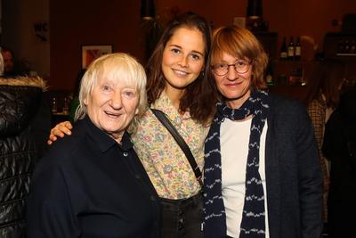 v.l. Schauspielerin Carmen Maja Antoni (77),Schauspielerin Bianca Nawrath (25),Schauspielerin Jennipher Jenny Antoni (46-stock-photo