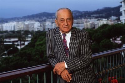 Eduard Rhein Journalist Autor in Cannes 10 89 h?r Mann Journalist Journalismus Autor Schriftstell-stock-foto