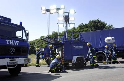 18 06 2005 Moenchengladbach rdrhein Westfalen DEU THW Technisches Hilfswerk THW Helfer der F-stock-foto