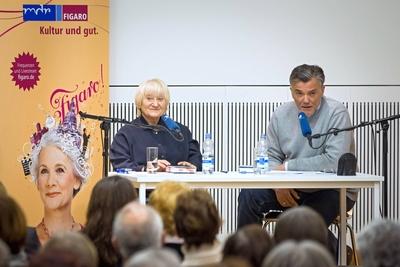 Bildnummer: 59425275  Datum: 16.03.2013  Copyright: imago/STAR-MEDIAMDR FIGARO - Cafe. Schauspielerin und Autorin Carmen-Maja Antoni ( GER ) und Moderator Thomas Bille anl??lich des MDR FIGARO-Cafes zu ihrem Buch Im Leben gibt es keine Proben am 16.03.2013 in der Stadtbibliothek Leipzig. People Kultur Literatur PK Pressetermin xdp x0x 2013 quer 2013 quer Querformat Auftritt B?hne Deutschland FIGARO Kultur Kunst Leipzig Literatur MDR Mitteldeutscher Rundfunk Person Personen Radio Sachsen Unterhaltung 59425275 Date 16 03 2013 Copyright Imago Star Media MDR Figaro Cafe Actress and Author Carmen Maja Antoni ger and presenter Thomas Bille during the MDR Figaro Cafes to her Book in Life gives it none Samples at 16 03 2013 in the City Library Leipzig Celebrities Culture Literature press conference Press call XDP x0x 2013 horizontal 2013 horizontal Landscape Appearance Stage Germany Figaro Culture Art Leipzig Literature MDR resources Broadcasting Person People Radio Saxony Entertainment-stock-foto