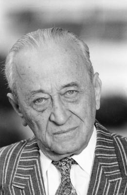 Bildnummer: 56735666  Datum: 01.10.1989  Copyright: imago/teutopressEduard Rhein (Journalist, Autor) 10/89 h?r Eduard Rhein in Cannes im Oktober 1989 Deutschland deutsch Deutscher Mann Journalist Journalismus Autor Schriftsteller Schriftstellerei Literatur Erfinder Publizist grauhaarig wei?haarig kurzhaarig Halbglatze seri?s Jackett Hemd Krawatte exklusiv german author writer journalism publisher Pseudonyme: Hans Ulrich Horster, Klaus Hellmer, Klaus Hellborn hoch Portrait neutral sw People Shooting xdp x0x 1989 hoch  56735666 Date 01 10 1989 Copyright Imago teutopress Eduard Rhine Journalist Author 10 89 hearing Eduard Rhine in Cannes in October 1989 Germany German German Man Journalist Journalism Author Writer Writing Literature Inventor Journalist grauhaarig wei?haarig short Halbglatze seriously Jacket Shirt Tie exclusive German author Writer Journalism Publisher Pseudonyms Hans Ulrich Horster Klaus Hellmer Klaus Hell Born vertical Portrait neutral black and white Celebrities Shooting XDP x0x 1989 vertical-stock-foto
