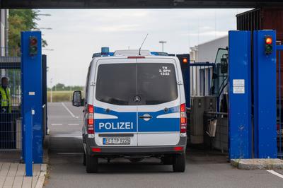 Schkeuditz - N?chste Abschiebung vom Flughafen Leipzig/Halle: Ferienflieger bringt Fl?chtlinge zur?ck in den Irak-stock-foto