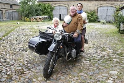Carmen Maja Antoni Horst Krause und Angelika B?ttiger Set Fototermin Krauses Kur in 14974 Ludwigsfe-stock-foto