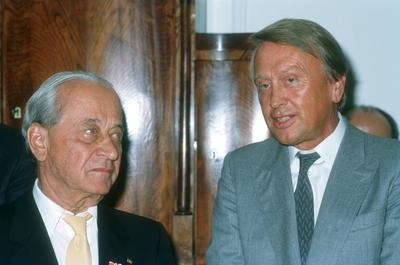 Eduard Rhein li mit Peter Bacher 08 85 chol Eduard Rhein Journalist Journalismus Autor Schriftste-stock-photo