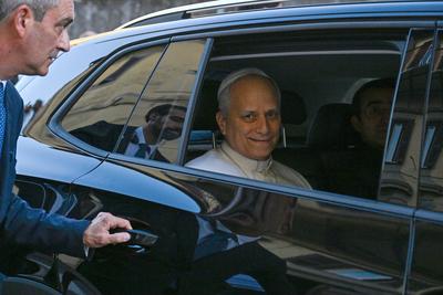 ITALY - POPE LEO XIV  LEO XVI  LEAVES HIS SUMMER RESIDENCE OF CASTEL GANDOLFO TO RETURN TO THE VATICAN AFTER A PERIO OF VACANTIONS AND COMMITMENTS - 2025/7/22-stock-foto