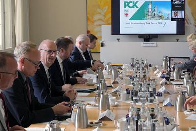 Task Force PCK Schwedt kommt zu Sitzung mit neuem Staatssekret?r des Bundes zusammen-stock-foto