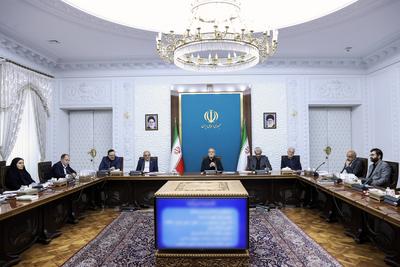 Iranian President, Masoud Pezeshkian, meets with members of the Supreme Council for Free Trade and Special Economic and Industrial Zones-stock-foto