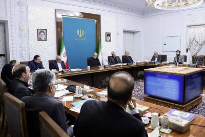 Iranian President, Masoud Pezeshkian, meets with members of the Supreme Council for Free Trade and Special Economic and Industrial Zones-stock-foto