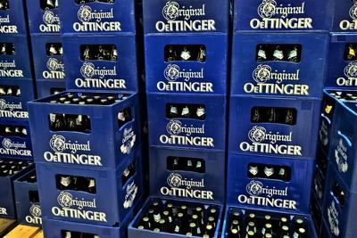 Die Oettinger Brauerei GmbH ist eine Brauereigruppe mit drei Standorten in Deutschland. Neben der Zentrale in der schwäb-stock-foto