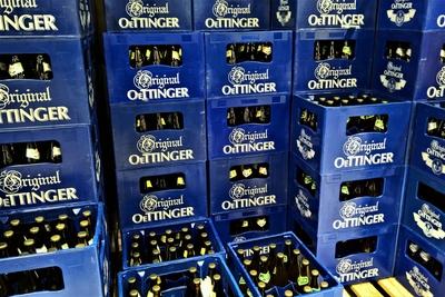 Die Oettinger Brauerei GmbH ist eine Brauereigruppe mit drei Standorten in Deutschland. Neben der Zentrale in der schwäb-stock-foto