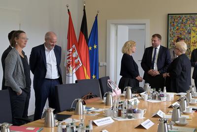 Task Force PCK Schwedt kommt zu Sitzung mit neuem Staatssekret?r des Bundes zusammen-stock-foto