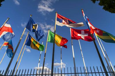 Paris, France July 6, 2020 - International flags wave in front of the UNESCO headquarters. The United Nations Education-stock-foto