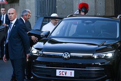 ITALY - POPE LEO XIV  LEO XVI  LEAVES HIS SUMMER RESIDENCE OF CASTEL GANDOLFO TO RETURN TO THE VATICAN AFTER A PERIO OF VACANTIONS AND COMMITMENTS - 2025/7/22-stock-foto