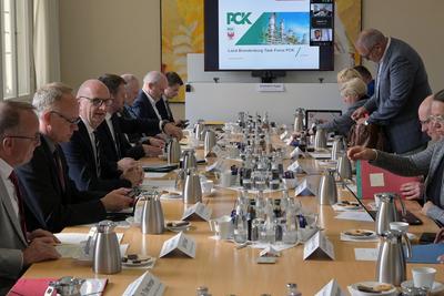 Task Force PCK Schwedt kommt zu Sitzung mit neuem Staatssekret?r des Bundes zusammen-stock-foto
