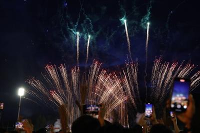 LIANGSHAN, CHINA - JULY 22: People enjoy fireworks to celebrate the Torch Festival on July 22, 2025 in Butuo County, Lia-stock-foto