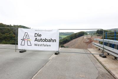Pressetermin zum offiziellen Baubeginn der Talbruecke (Talbr?cke) Rahmede. Baubeginn Talbruecke (Talbr?cke) Rahmede am 0-stock-foto
