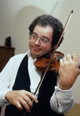 ITZHAK PERLMAN Itzhak Perlman, israelisch-amerikanischer Violinist und Dirigent, an der Geige, circa 1980. Itzhak Perlma-stock-foto