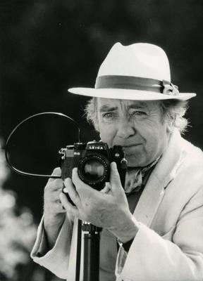 German actor Hans Clarin in the TV program The Photographer of the Eye of God, Germany 1992 PUBLICATIONxNOTxINxITA-stock-foto