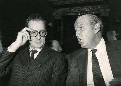 Italian businessman Leopoldo Pirelli and manager and public executive Cesare Romiti (left)), 1980s PUBLICATIONxNOTxINxIT-stock-foto