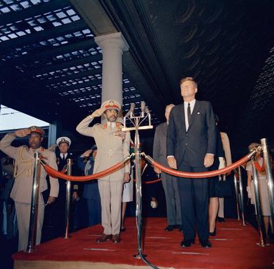 Arrival ceremony for Haile Selassie I, Emperor of Ethiopia, 12:00PM. President John F. Kennedy attends an arrival ceremo-stock-foto