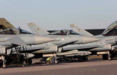 Eurofighter der deutschen Luftwaffe auf dem niederl?ndischen Milit?rflugplatz Leeuwarden w?hrend der NATO-Luftwaffen?bung Ramstein Flag 2025.-stock-foto