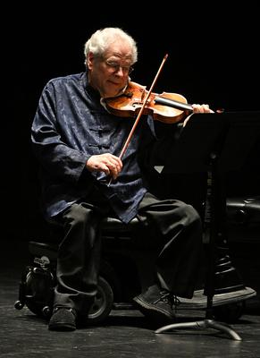 FORT LAUDERDALE FL - MARCH 09: Itzhak Perlman performs at The Broward Center For The Performing Arts on March 9, 2023 in-stock-foto